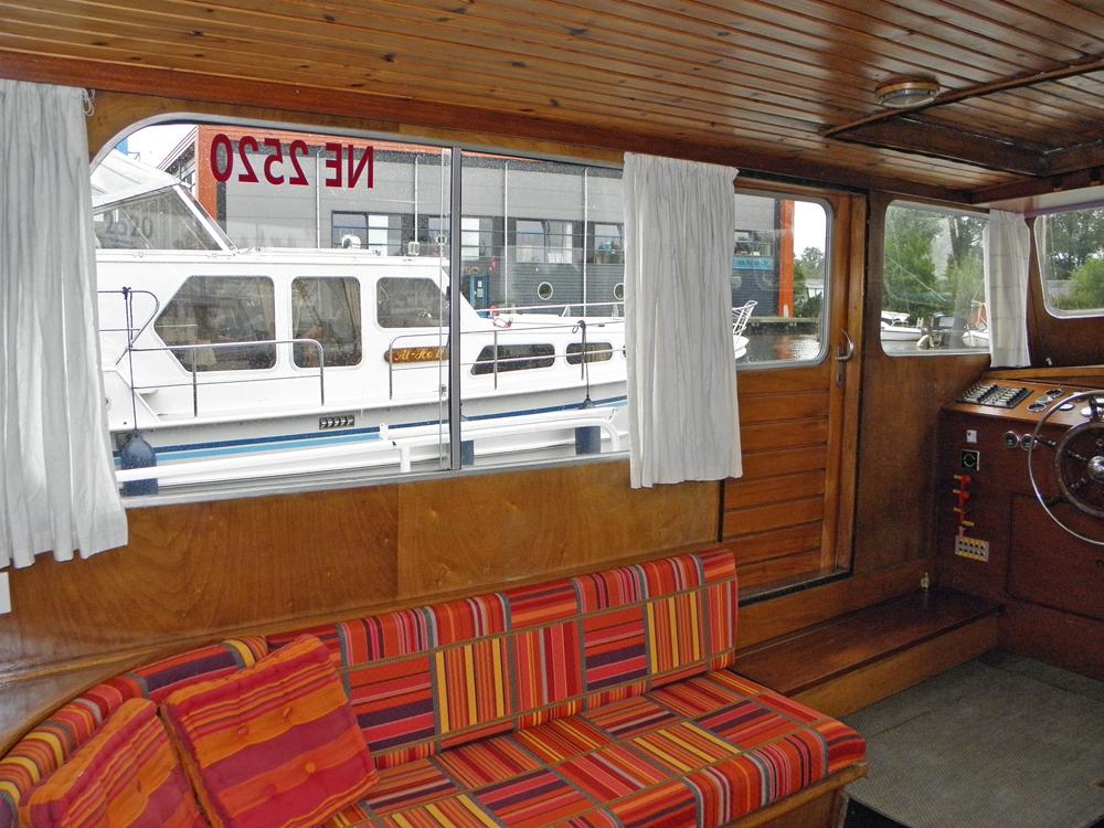 Saloon, Accommodation